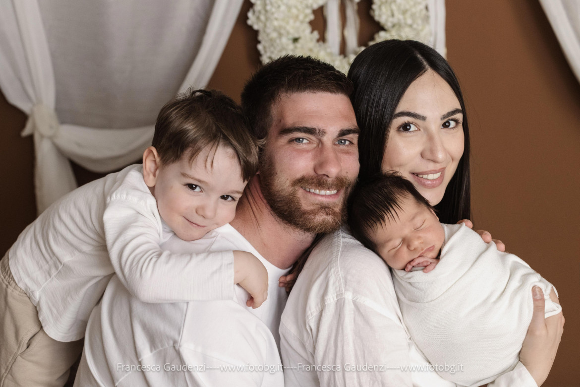 Servizio fotografico Newborn con Fratellino a Faenza