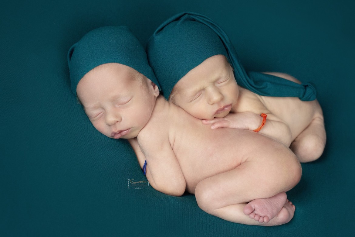 Servizio fotografico gemelli neonati Faenza (RA)