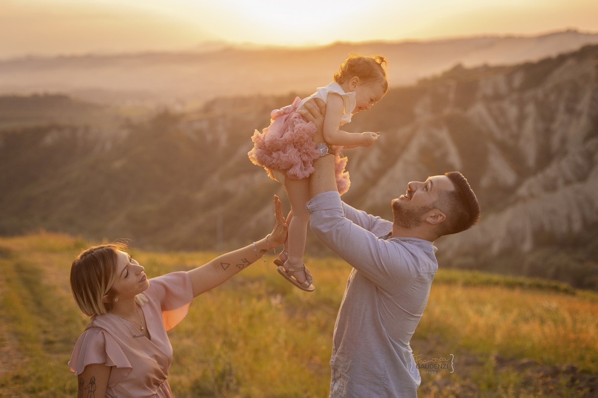 Servizio fotografico di famiglia all'aperto